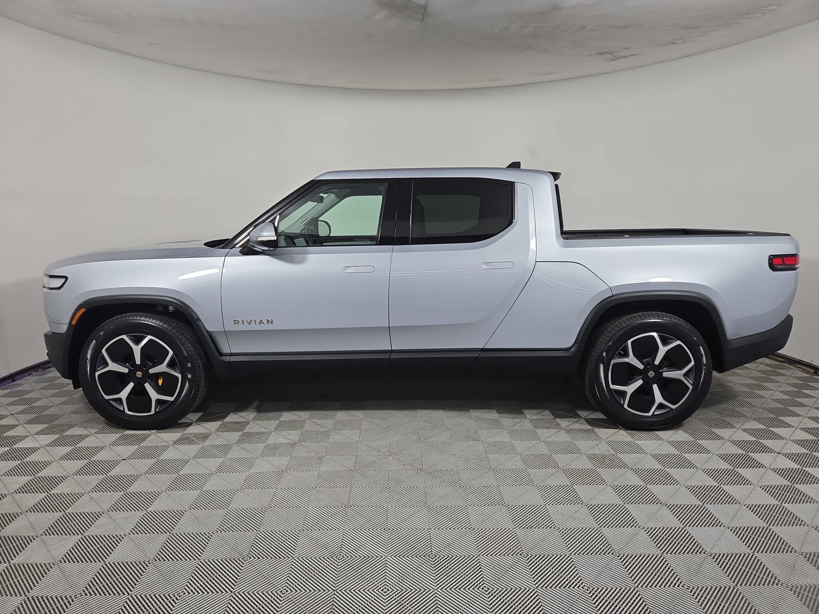 Used 2023 Rivian R1T Adventure Quad AWD/4WD image 2