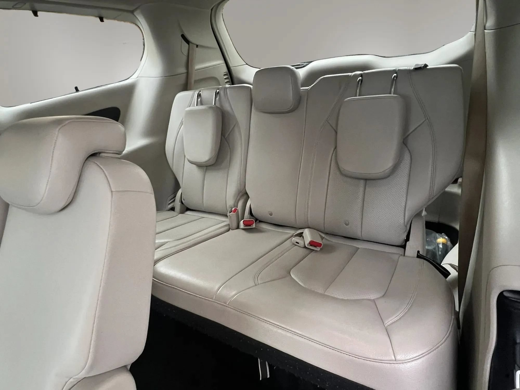 Used 2021 Chrysler Pacifica Touring-L w/ Uconnect Theater Family Group FWD image 28