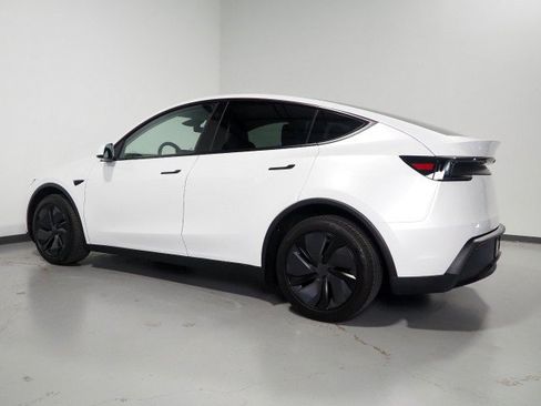 Used 2026 Tesla Model Y Long Range RWD image 9