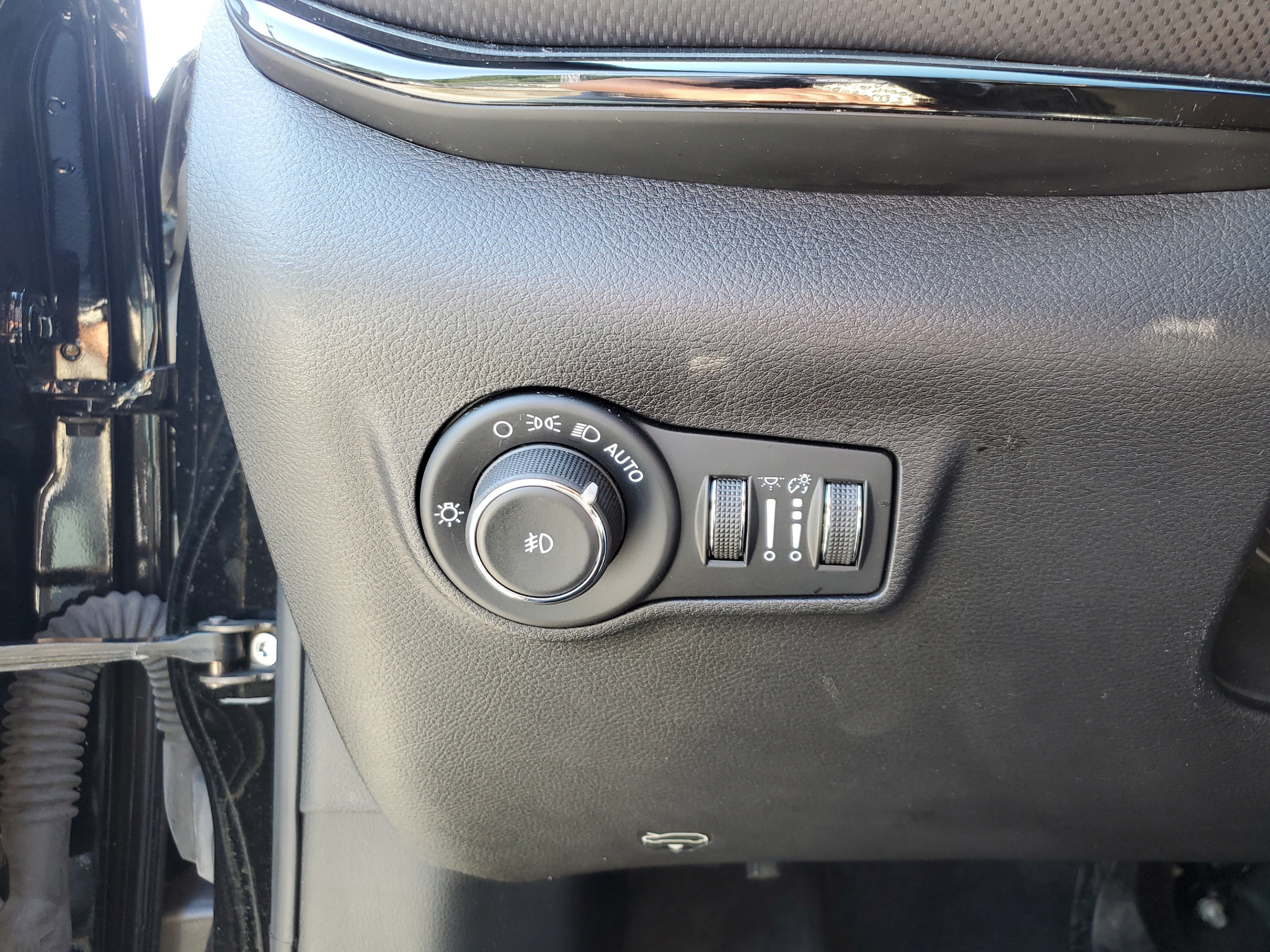 Used 2024 Jeep Compass Trailhawk w/ Sun and Sound Group AWD/4WD image 30