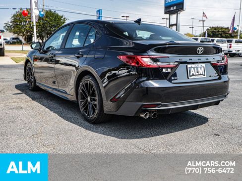 Used 2025 Toyota Camry SE image 8