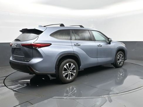 Used 2023 Toyota Highlander XLE AWD/4WD image 26