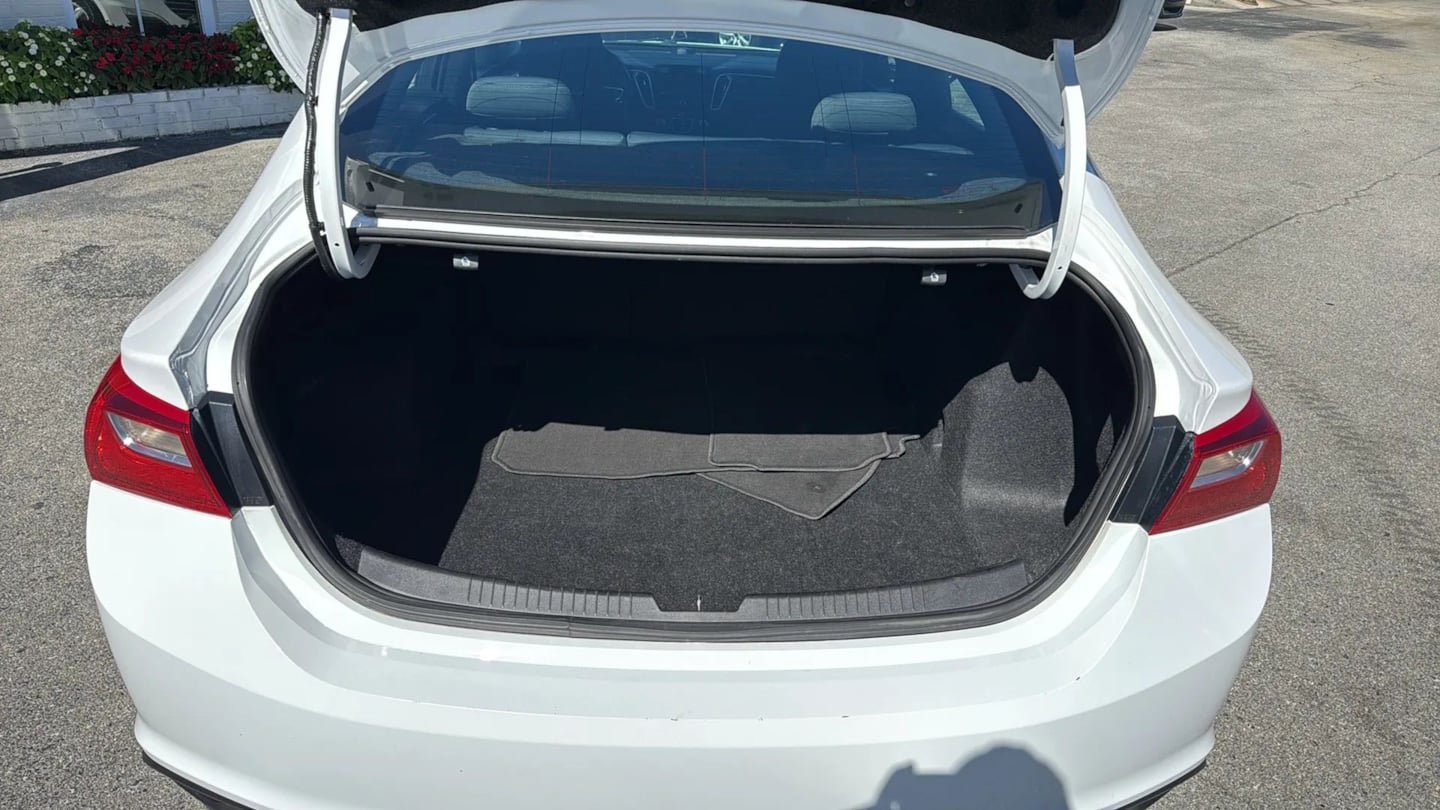 Used 2020 Chevrolet Malibu LS FWD image 19