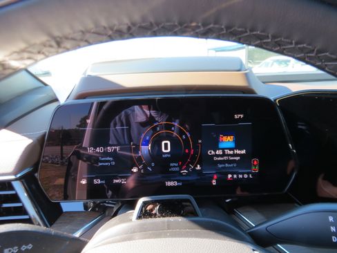 Used 2025 Chevrolet Suburban High Country image 27