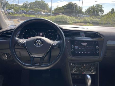 Used 2018 Volkswagen Tiguan SEL AWD/4WD image 14