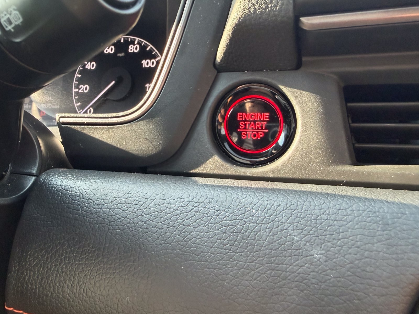 Used 2025 Honda Pilot TrailSport image 23