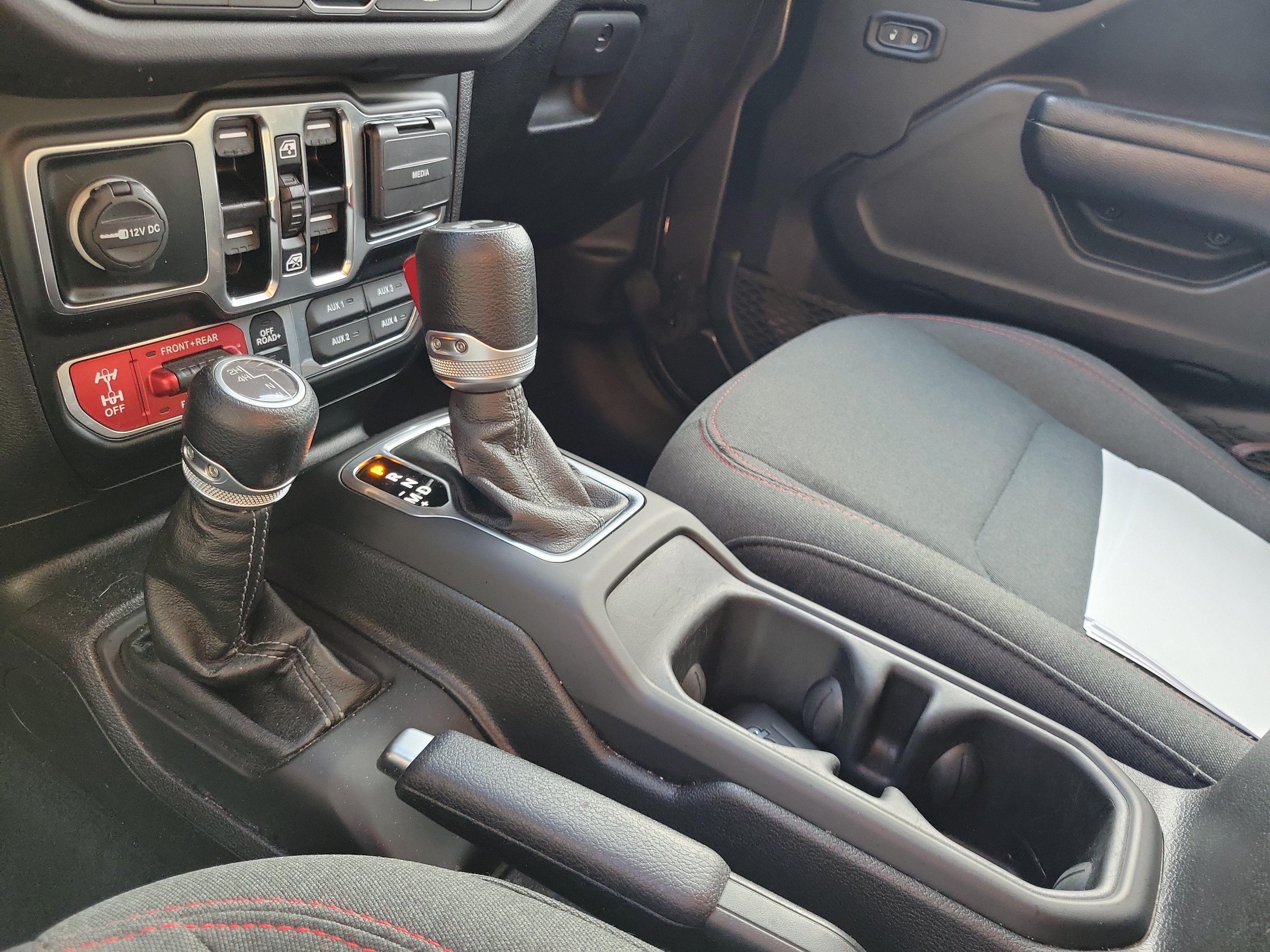Used 2024 Jeep Wrangler Unlimited Rubicon AWD/4WD image 29