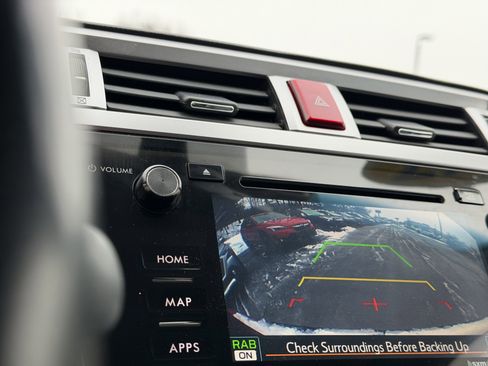 Used 2017 Subaru Outback 2.5i Limited image 11