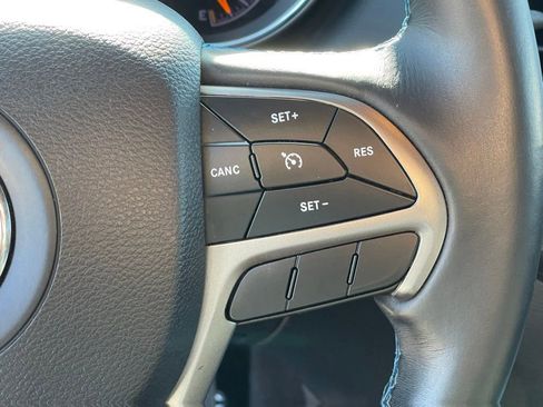 Used 2019 Jeep Grand Cherokee Laredo image 15