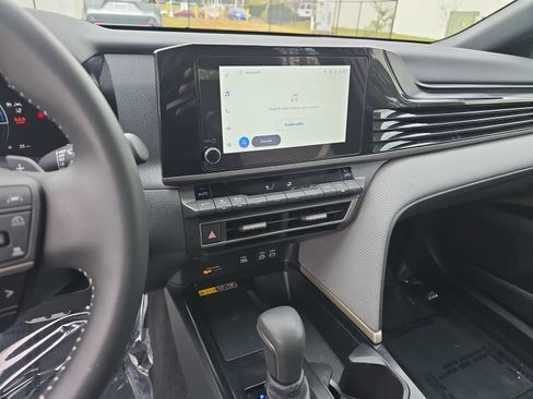 Used 2025 Toyota Camry SE image 25