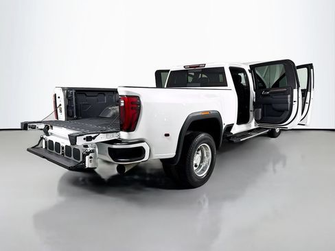 Used 2025 GMC Sierra 3500 Denali AWD/4WD image 24