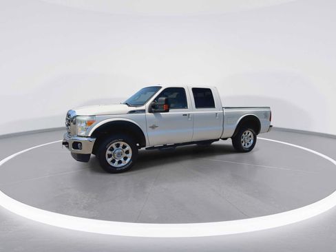 Used 2016 Ford F250 Lariat w/ Lariat Ultimate Package AWD/4WD image 4