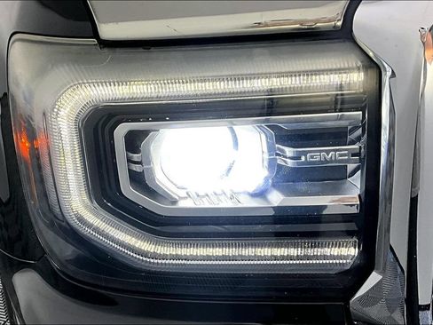 Used 2016 GMC Sierra 1500 Denali w/ Enhanced Driver Alert Package AWD/4WD image 28