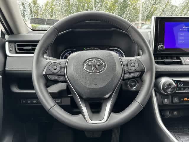 Used 2025 Toyota RAV4 XLE w/ Convenience Package AWD/4WD image 8