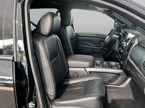 Used 2021 Nissan Titan PRO-4X w/ Pro-4x Convenience Package AWD/4WD image 9
