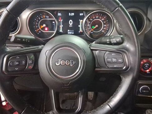 Used 2021 Jeep Gladiator Sport image 13
