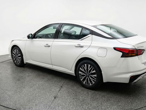 Used 2025 Nissan Altima 2.5 SV FWD image 6
