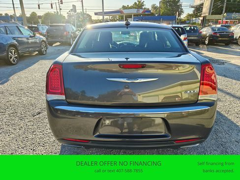 Used 2015 Chrysler 300 Limited w/ Driver Convenience Group image 4