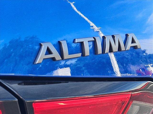 Used 2025 Nissan Altima 2.5 SV FWD image 3
