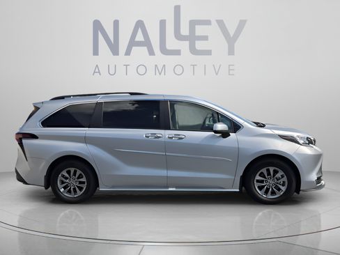 Used 2023 Toyota Sienna XLE w/ XLE Plus Package FWD image 6