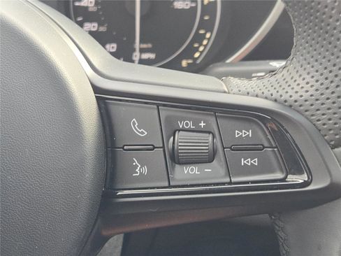 Used 2022 Alfa Romeo Giulia Ti AWD/4WD image 33