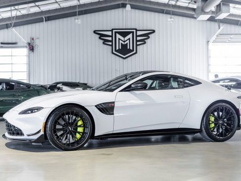Used 2023 Aston Martin V8 Vantage Coupe RWD image 1