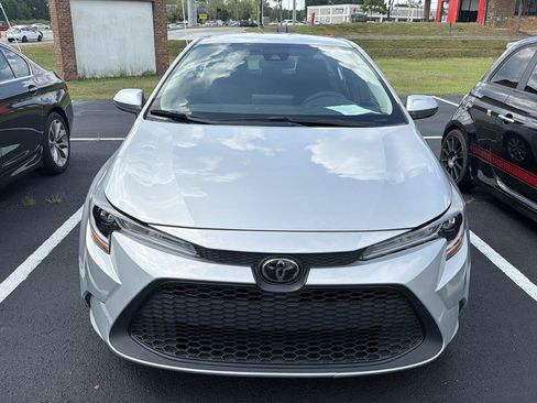 Used 2022 Toyota Corolla LE FWD image 3