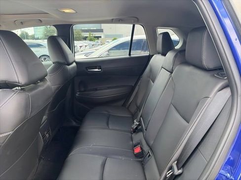 Used 2025 Toyota Corolla Cross XLE w/ Convenience Package FWD image 8