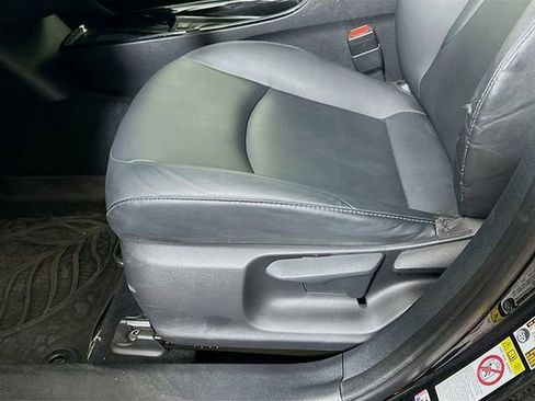 Used 2019 Toyota Prius XLE image 21