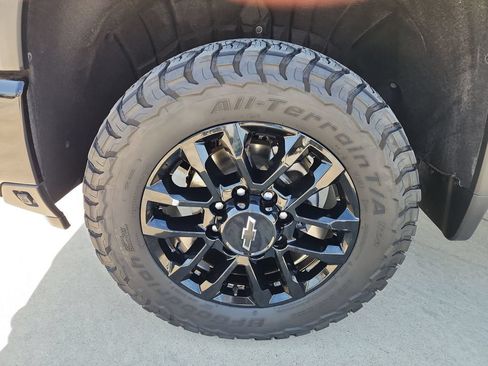 Used 2025 Chevrolet Silverado 2500 LT w/ Trail Boss Package AWD/4WD image 10