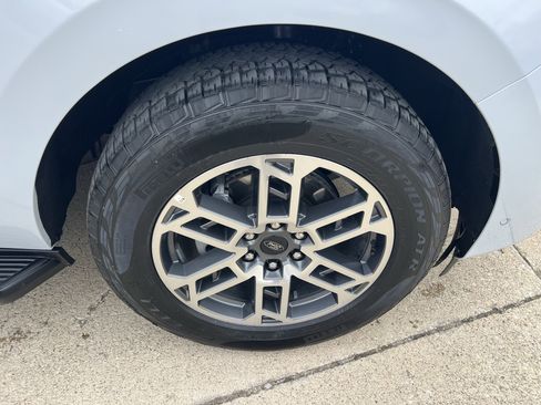 Used 2023 Lincoln Nautilus Reserve w/ Equipment Group 201A image 2