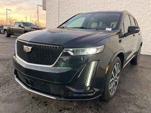 Used 2023 Cadillac XT6 Sport w/ Technology Package image 3