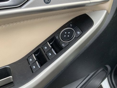 Used 2022 Ford Explorer Limited image 27