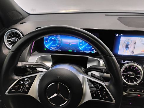 Used 2024 Mercedes-Benz EQB 300 4MATIC image 66