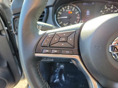 Used 2018 Nissan Rogue SV FWD image 23
