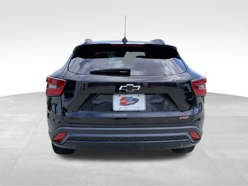 Used 2024 Chevrolet Trax RS w/ Sunroof Package FWD image 4