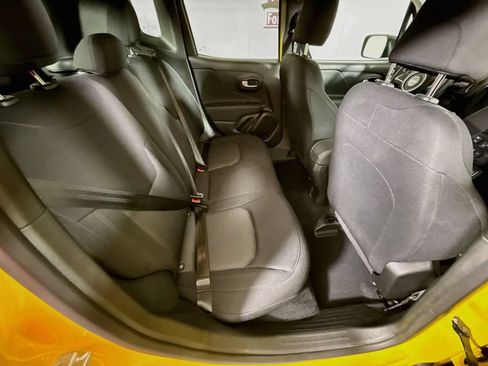 Used 2023 Jeep Renegade Latitude AWD/4WD image 28