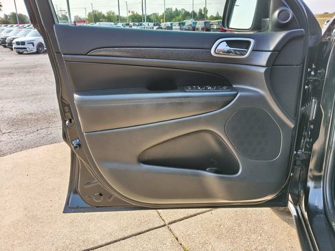 Used 2018 Jeep Grand Cherokee Altitude AWD/4WD image 21