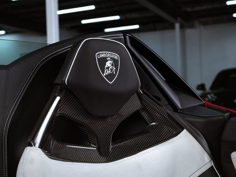 Used 2024 Lamborghini Huracan EVO AWD/4WD image 31