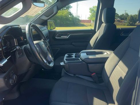 Used 2025 Chevrolet Silverado 1500 LT RWD image 30