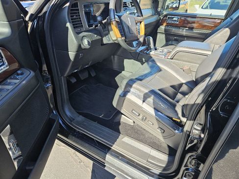 Used 2012 Lincoln Navigator 4WD image 9