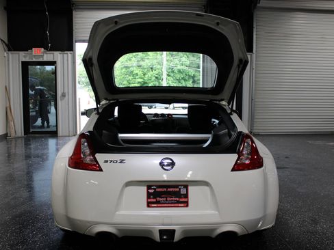 Used 2011 Nissan 370Z Coupe RWD image 25