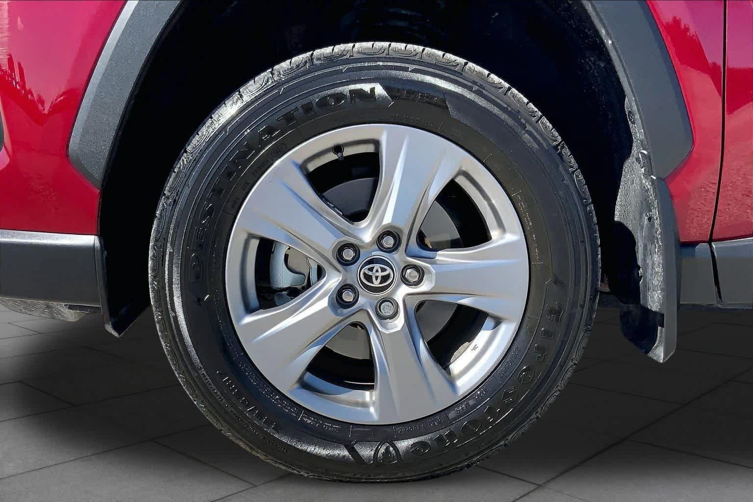 Used 2024 Toyota RAV4 XLE FWD image 11