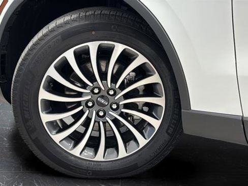 Used 2024 Lincoln Aviator AWD w/ Premium Package image 29