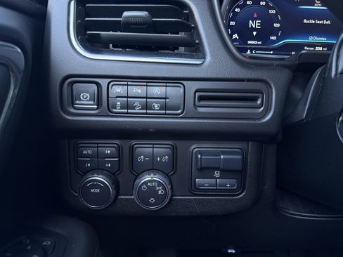 Used 2024 Chevrolet Tahoe Z71 w/ Luxury Package image 13