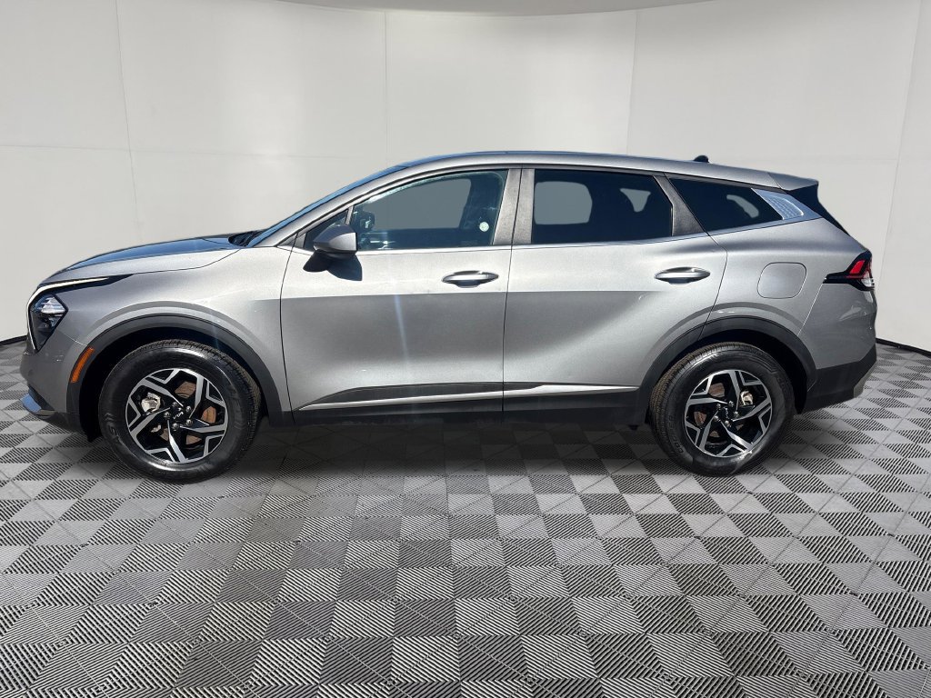 Used 2023 Kia Sportage LX AWD/4WD image 3