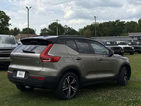 Used 2022 Volvo XC40 T5 R-Design AWD/4WD image 7