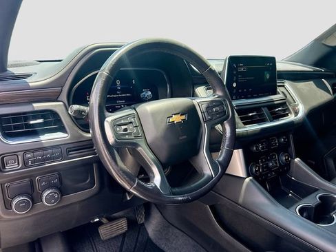 Used 2022 Chevrolet Suburban LT RWD image 8