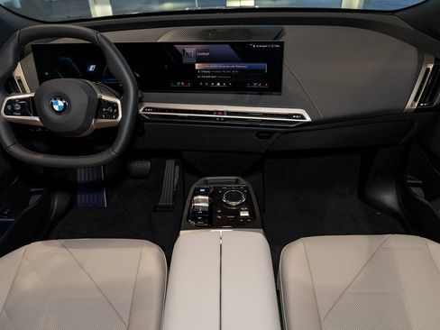 New 2026 BMW iX xDrive45 w/ Premium Package image 39