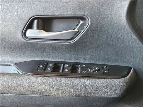 Used 2025 Nissan Kicks SV AWD/4WD image 9